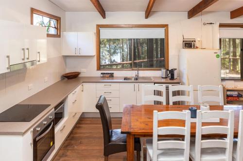 Η κουζίνα ή μικρή κουζίνα στο Tarbuck Cabin