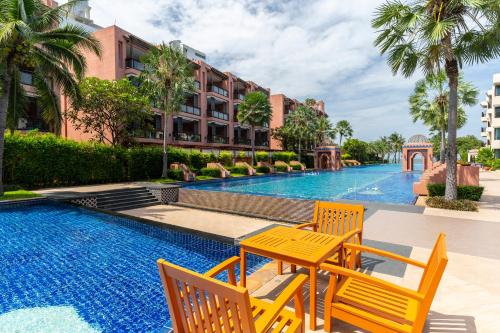 Afbeelding uit fotogalerij van MoroccanStyle 4guest Beachfront by น้องมังคุด in Hua Hin