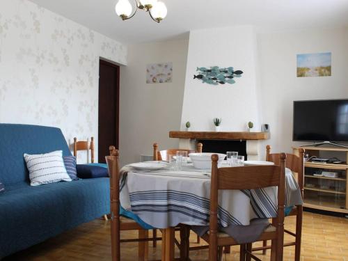 Photo de la galerie de l'établissement Maison calme à Saint-Pierre-d'Oléron, 4 couchages, proche commerces, cour ensoleillée, parking. - FR-1-246A-79, à Saint-Pierre-dʼOléron