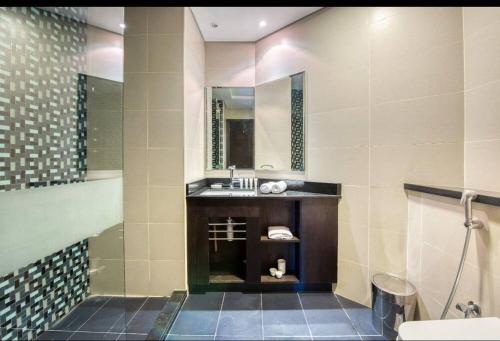Koupelna v ubytování Cayan Tower Dubai