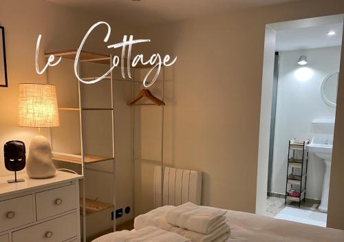 a bedroom with a sign that says dance on the wall at Villa Brigitte in Le Touquet-Paris-Plage