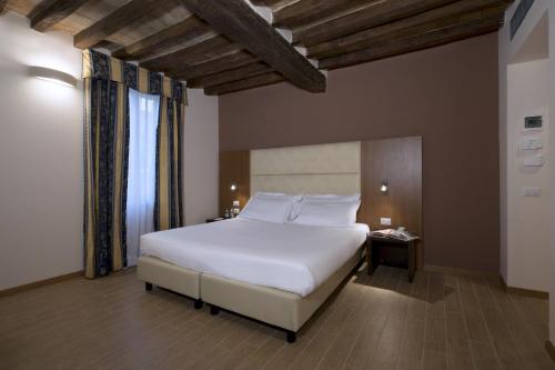 Giường trong phòng chung tại CDH Hotel Villa Ducale
