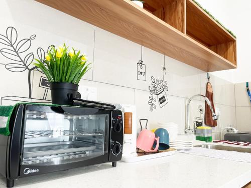 a black toaster oven sitting on a kitchen counter at Mahkota Valley Apartment Indera Mahkota Kuantan#Netflix in Kuantan