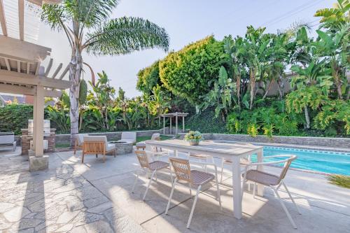 Kolam renang di atau dekat dengan @ Marbella Lane - Serene Ranch Style Home w/Pool