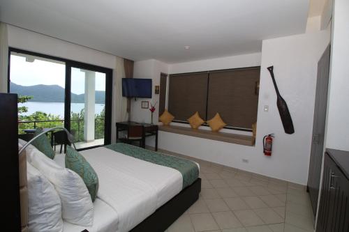 TV a/nebo společenská místnost v ubytování Busuanga Bay Lodge