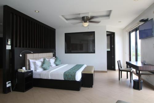 Postel nebo postele na pokoji v ubytování Busuanga Bay Lodge