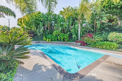 Kolam renang di atau dekat dengan @ Marbella Lane - Serene Ranch Style Home w/Pool