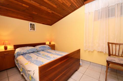 Katil atau katil-katil dalam bilik di Holiday home in Karbuni with sea view, balcony, air conditioning, WiFi 5095-2