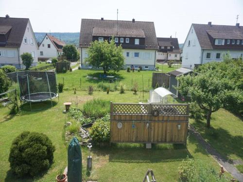an aerial view of a backyard with a garden at Ferienwohnung Kirsch-Kern in Mössingen