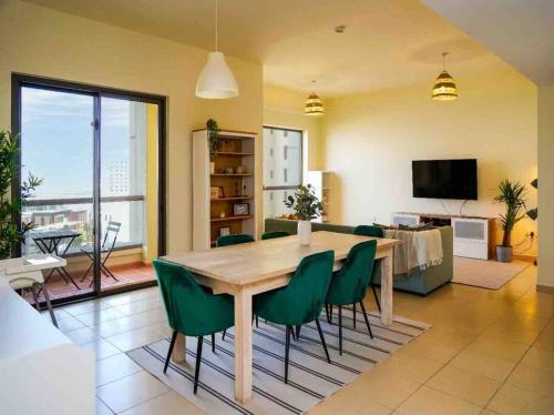 Fotografie z fotogalerie ubytování Island living in the heart of JBR, 3 bedrooms v Dubaji