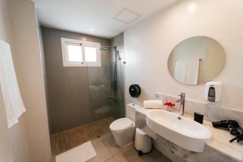 Koupelna v ubytování Special Offer, Iberostar Apartment Milagro 3BDR Pool, Beach