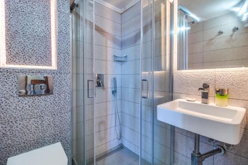 A bathroom at Seaview Villas