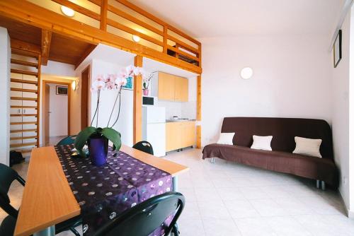 Fotografia z galérie ubytovania Apartment in Duce with sea view, balcony, air conditioning, WiFi 4167-5 v destinácii Duće