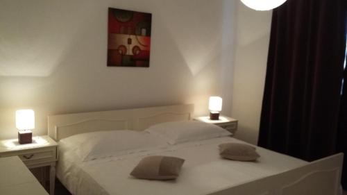 Postel nebo postele na pokoji v ubytování Apartment in Vodice with terrace, air conditioning, W-LAN, washing machine 3671-6