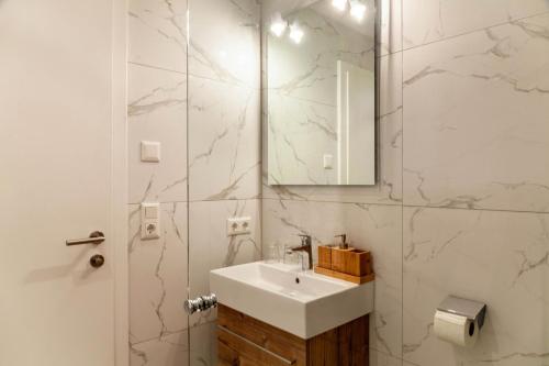 a bathroom with a sink and a mirror at Ferienwohnung Daniel in Ehrwald