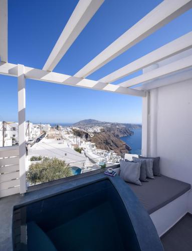 a balcony with a view of the ocean at Senses Boutique Hotel in Imerovigli