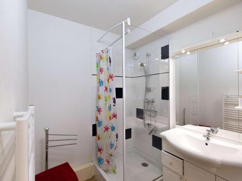 a white bathroom with a shower and a sink at T2 cosy en centre-ville avec parking, proche commodités, 3 stations de ski, non fumeur - FR-1-402-118 in Luz-Saint-Sauveur