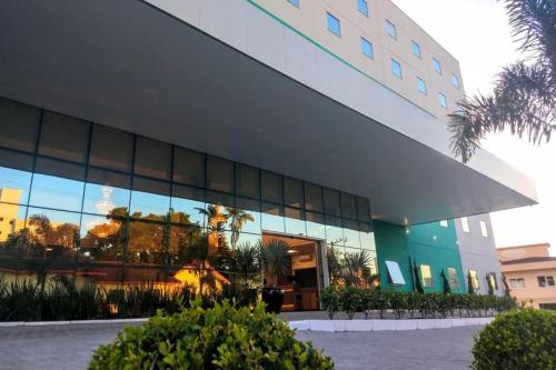 a building with a lot of windows on it at Tri Hotel Executive Indaial in Indaial