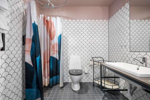 a bathroom with a toilet and a sink at Best Western Plus Hus 57 in Ängelholm