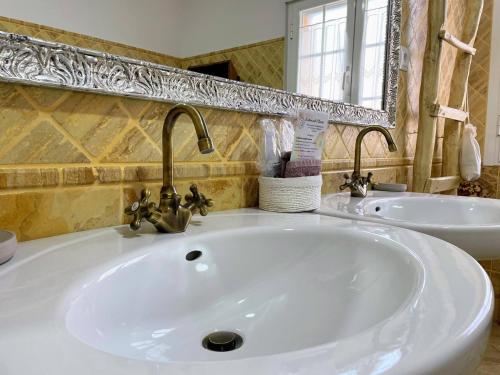 a bathroom with a white sink and a mirror at Villalbeja Casa Rural en Cuenca in Villalba de la Sierra