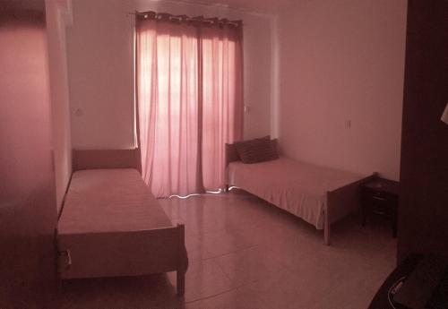 Ein Bett oder Betten in einem Zimmer der Unterkunft Cosy 2 bedroom apartment