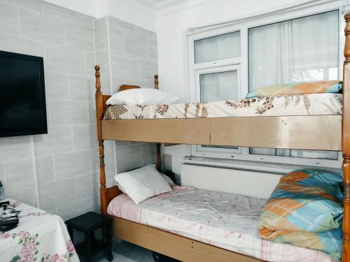 Palanda nebo palandy na pokoji v ubytování Hostel House