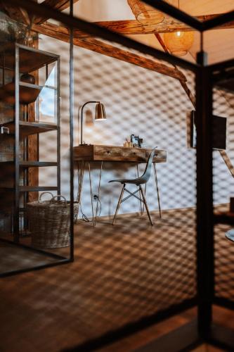 an office with a desk and a chair in a room at Zimmerei in Murten