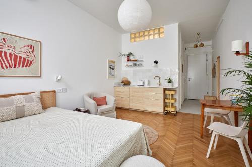 Postel nebo postele na pokoji v ubytování Asbóth 225 COZY CENTER APARTMENT