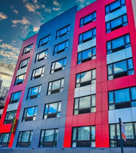 Super 8 by Wyndham Bronx Near Botanical Garden in Greenburgh