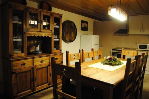 a kitchen with a wooden table in a room at Casa Do Cha in Sintra