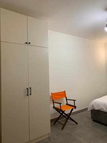  Loft Aparts -  Room  picture :    Tea/Coffee maker    Shower    TV                            