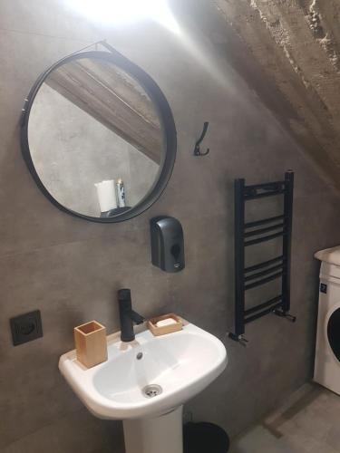  Loft Aparts -  Room  picture :   Tea/Coffee maker    Shower    TV                           