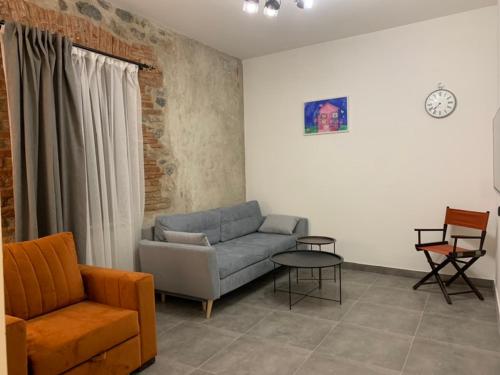  Loft Aparts -  Room  picture :   Tea/Coffee maker    Shower    TV                           