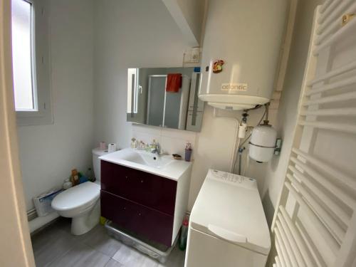 a small bathroom with a toilet and a sink at Appartement F2 - Paris 18 in Paris