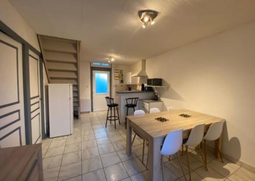 a kitchen and dining room with a table and chairs at Gîte du Messager 6/8 personnes in La Machine