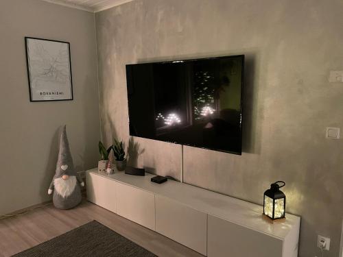 TV a/nebo společenská místnost v ubytování House Venni