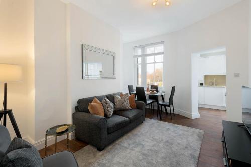 Chelsea Apartment | Stamford Bridge, King's Road & River Thames photo 10
