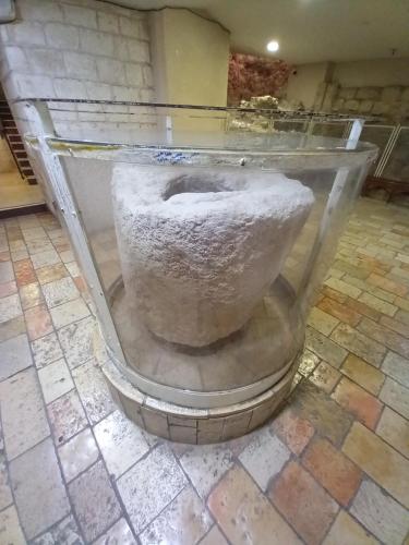 a plastic container sitting on top of a floor at Cana Wedding Guest House in Kafr Kannā