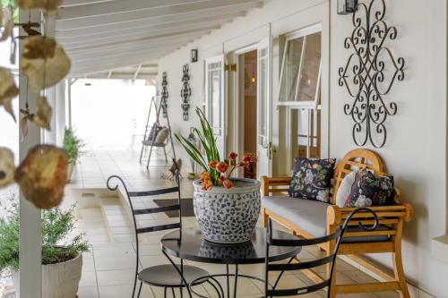 Ein Sitzbereich in der Unterkunft The Ashford