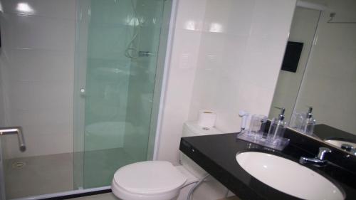 a bathroom with a toilet and a sink and a shower at APARTAMENTO ALTO LUXO A 4MIn DO MAR TIME in Maceió