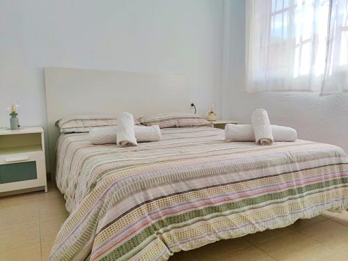 Postel nebo postele na pokoji v ubytování The Heights - Los Cristianos - heated pool - WiFi free