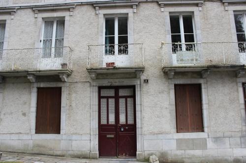 a building with two doors and three windows at appartement Eaux Bonnes in Eaux-Bonnes