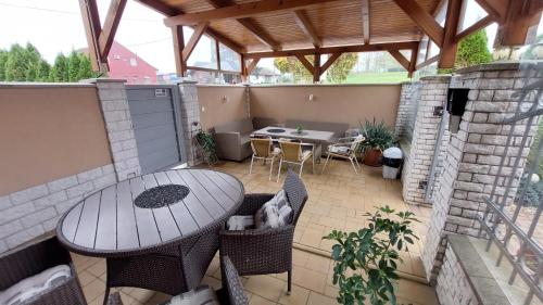 A patio or other outdoor area at Fáraó vendégház