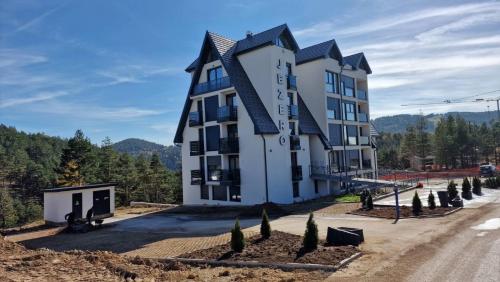 Budova, kde se apartmán nachází