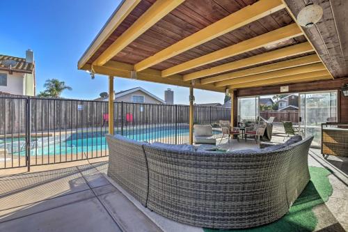 Πισίνα στο ή κοντά στο Breeze By the Pool Chula Vista Home with Game Room