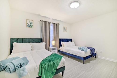 Postel nebo postele na pokoji v ubytování 3 Mi to Kalahari Pocono Summit Home with Game Room!
