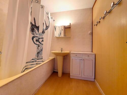 a bathroom with a sink and a shower curtain at Appartement Les Menuires, 2 pièces, 4 personnes - FR-1-344-1002 in Les Menuires