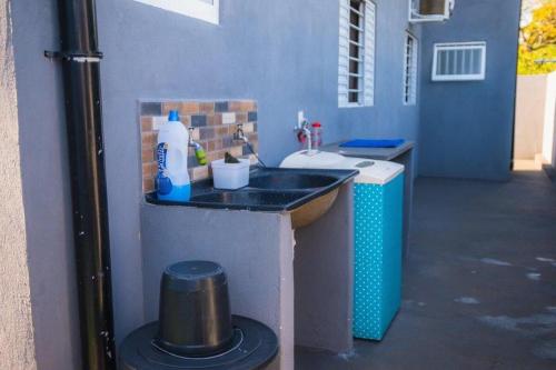 Η κουζίνα ή μικρή κουζίνα στο Casa com 2 suítes, cozinha completa , área de lazer, piscina infantil, 10 min do parque aquático