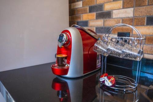 Η κουζίνα ή μικρή κουζίνα στο Casa com 2 suítes, cozinha completa , área de lazer, piscina infantil, 10 min do parque aquático