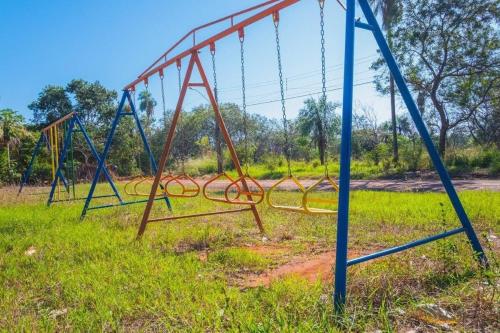 Ο χώρος παιχνιδιού για παιδιά στο Casa com 2 suítes, cozinha completa , área de lazer, piscina infantil, 10 min do parque aquático